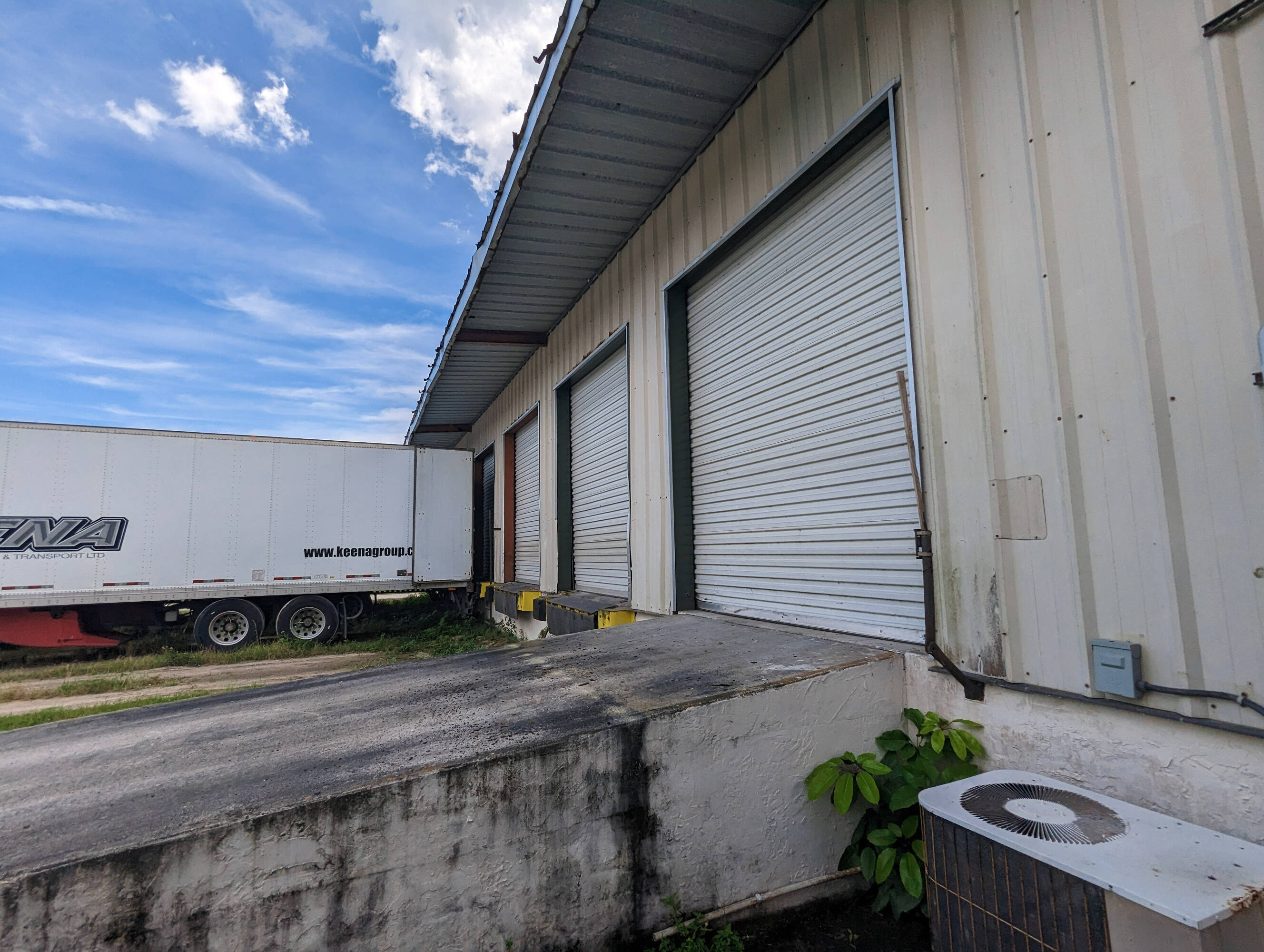 Industrial Cross-docking Warehouse